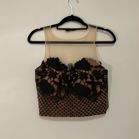 Gorgeous laced Grace&Hart 2-piece top and mermaid skirt. Top has integrated-bra - Picture 4 of 10